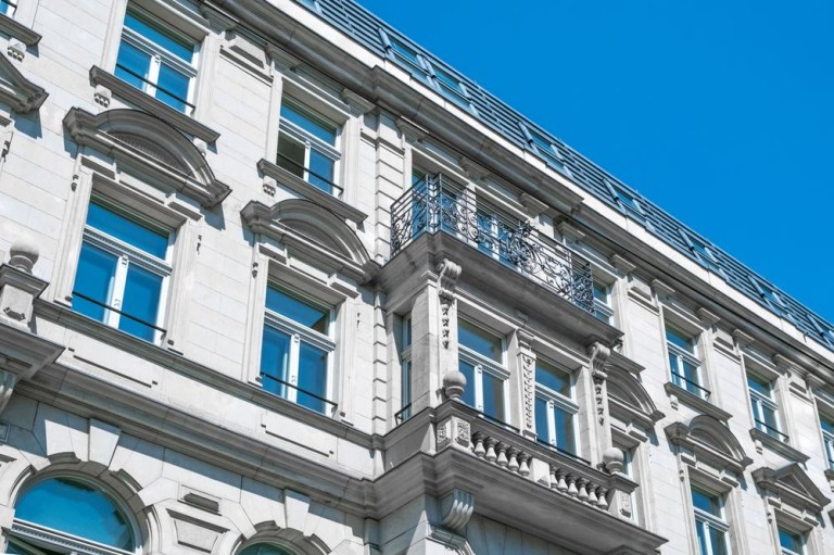 Comment réussir le ravalement de votre façade dans le Paris 8ème ?